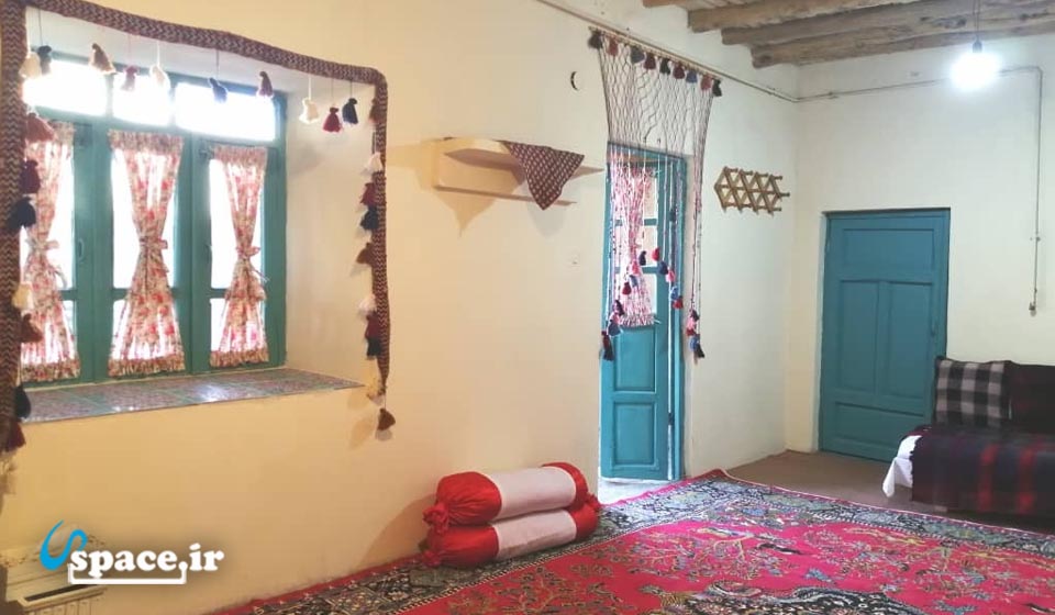 نمای داخلی اتاق سپیدار اقامتگاه بوم گردی داربوم - همدان - روستای ارزان فود