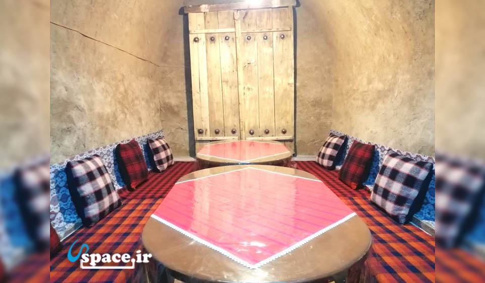 نمای داخلی اتاق نارون اقامتگاه بوم گردی داربوم - همدان - روستای ارزانفود